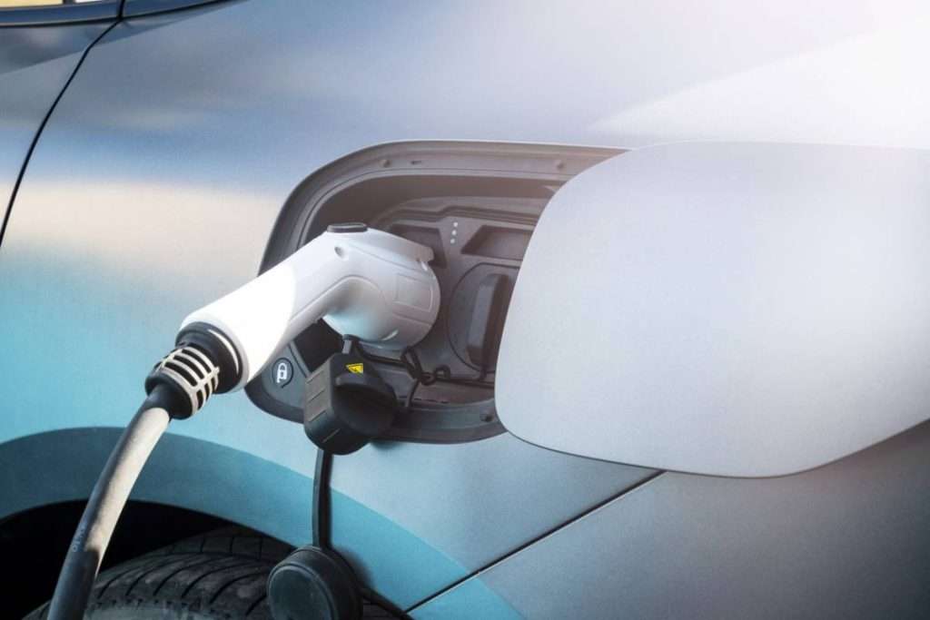 Les atouts des véhicules hybrides rechargeables pour vos trajets quotidiens